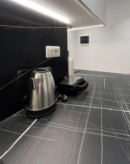 Spacious Apartment Ish-Blloku Area Tirana Zewnętrze zdjęcie