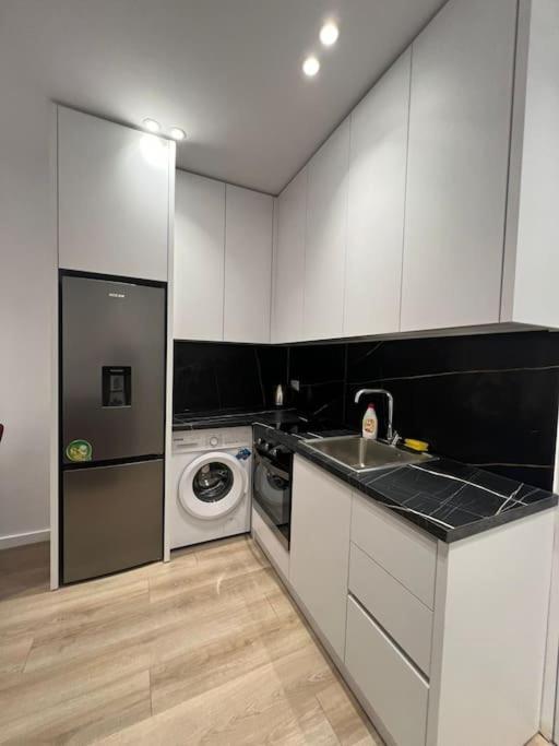 Spacious Apartment Ish-Blloku Area Tirana Zewnętrze zdjęcie
