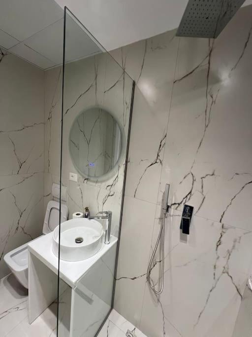 Spacious Apartment Ish-Blloku Area Tirana Zewnętrze zdjęcie